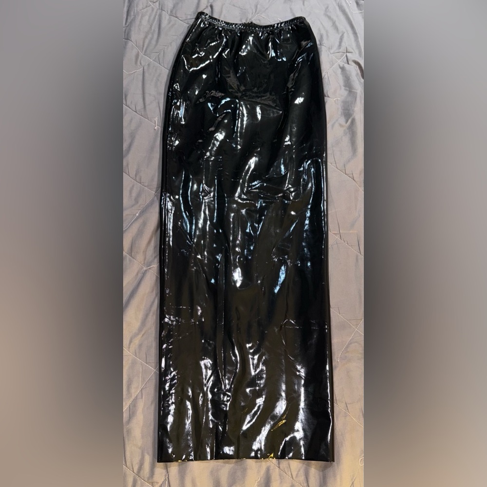 SKIMS VINYL SKIRT